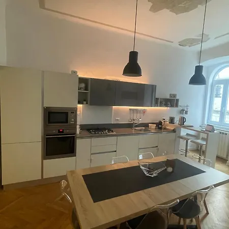 House 1826 In The Marine Heart Of * トリエステ