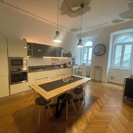 House 1826 In The Marine Heart Of * トリエステ